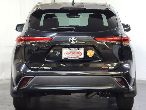 Used 2020 Toyota Highlander XLE image 6
