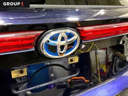 Certified 2021 Toyota Venza LE image 30