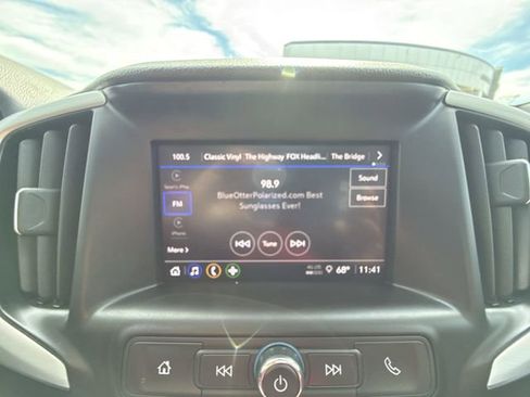 Used 2024 GMC Terrain SLE w/ Driver Convenience Package image 16