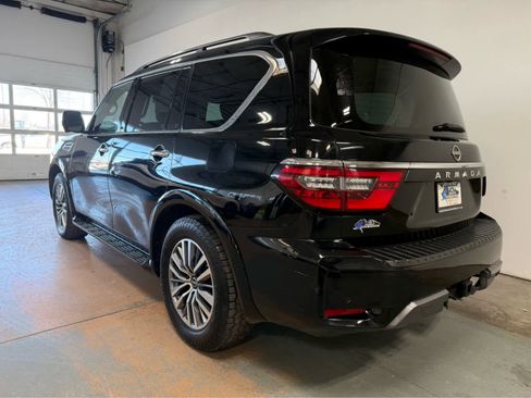 Used 2022 Nissan Armada SL w/ Captain's Chairs Package AWD/4WD image 3