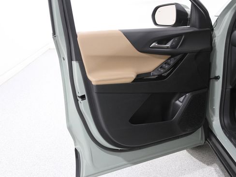 Used 2025 Chevrolet Equinox ACTIV w/ Safety and Technology Package image 4