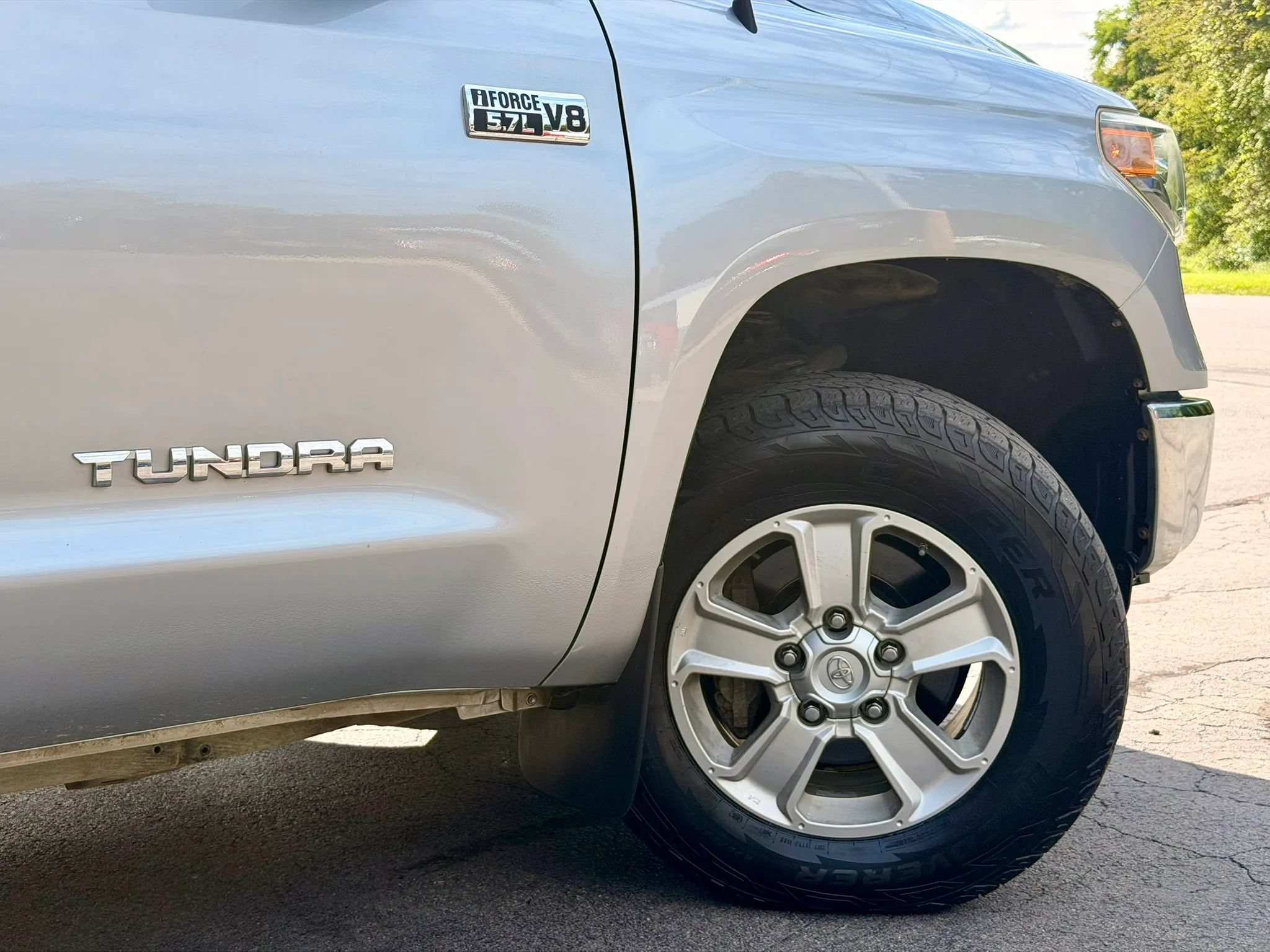 Used 2018 Toyota Tundra SR5 AWD/4WD image 9
