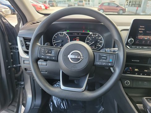 Used 2023 Nissan Rogue SV image 21