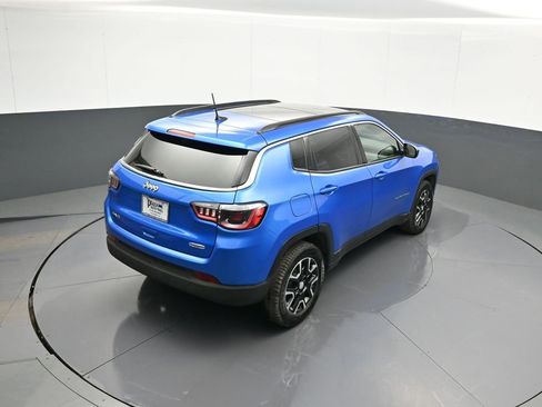 Used 2022 Jeep Compass Latitude w/ Sun and Sound Group AWD/4WD image 37