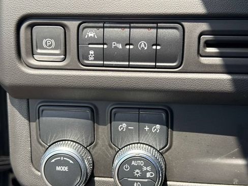 Used 2023 GMC Yukon XL SLT RWD image 25
