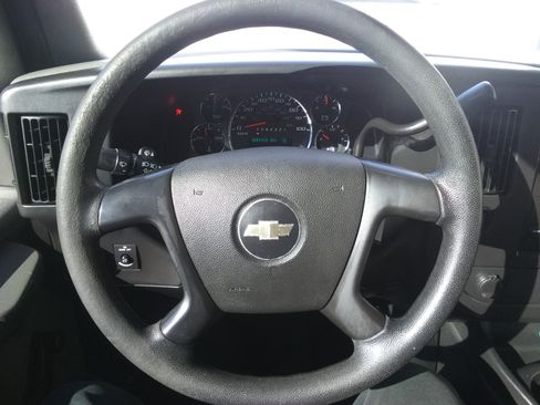 Used 2009 Chevrolet Express 2500 image 11