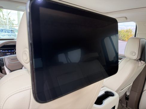 Used 2021 GMC Yukon XL Denali w/ Denali Ultimate Package image 21