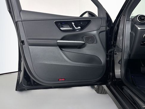 Certified 2025 Mercedes-Benz GLC 300 image 21