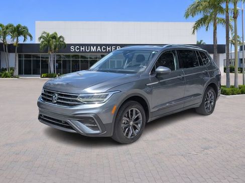 Certified 2023 Volkswagen Tiguan SE FWD image 3