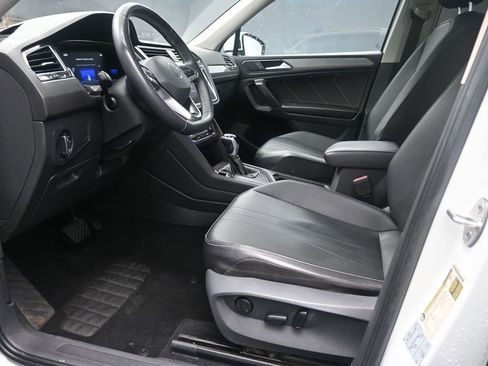 Used 2022 Volkswagen Tiguan SE image 17