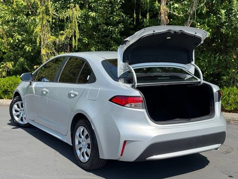 Used 2020 Toyota Corolla LE FWD image 24