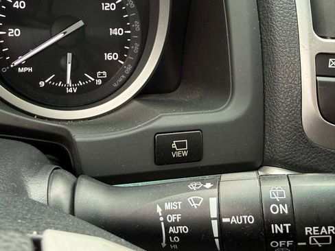 Used 2015 Toyota Land Cruiser image 28