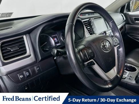 Used 2018 Toyota Highlander XLE image 11