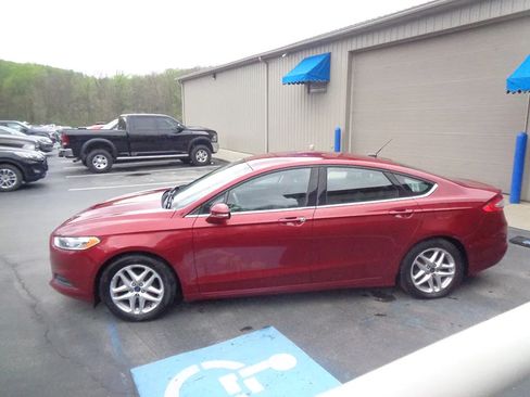 Used 2016 Ford Fusion SE FWD image 4