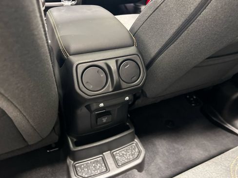 Used 2025 Jeep Wrangler Unlimited Sahara w/ Safety Group AWD/4WD image 30