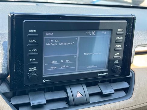 Used 2020 Toyota RAV4 LE FWD image 21