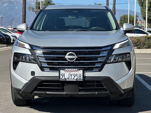 Used 2024 Nissan Rogue SV image 9