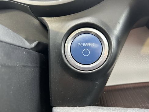 Certified 2024 Toyota Sienna XLE FWD image 33