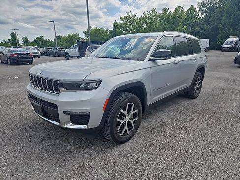 Used 2023 Jeep Grand Cherokee L Limited AWD/4WD image 3