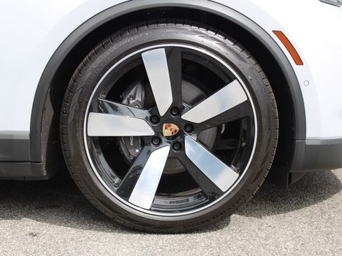 Used 2024 Porsche Macan 4 Electric image 15