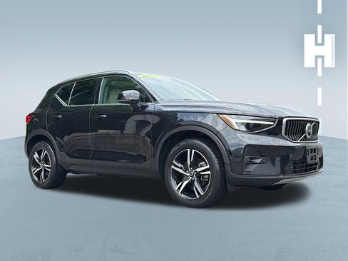 Used 2023 Volvo XC40 B5 Plus AWD/4WD image 1