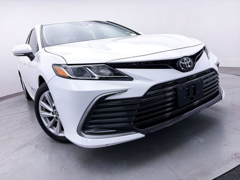 Used 2024 Toyota Camry LE w/ Convenience Package image 6