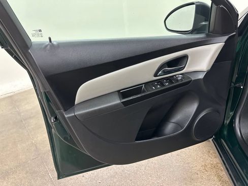 Used 2014 Chevrolet Cruze LS FWD image 33