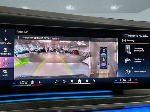 Used 2024 BMW i7 xDrive60 w/ Premium Package image 26