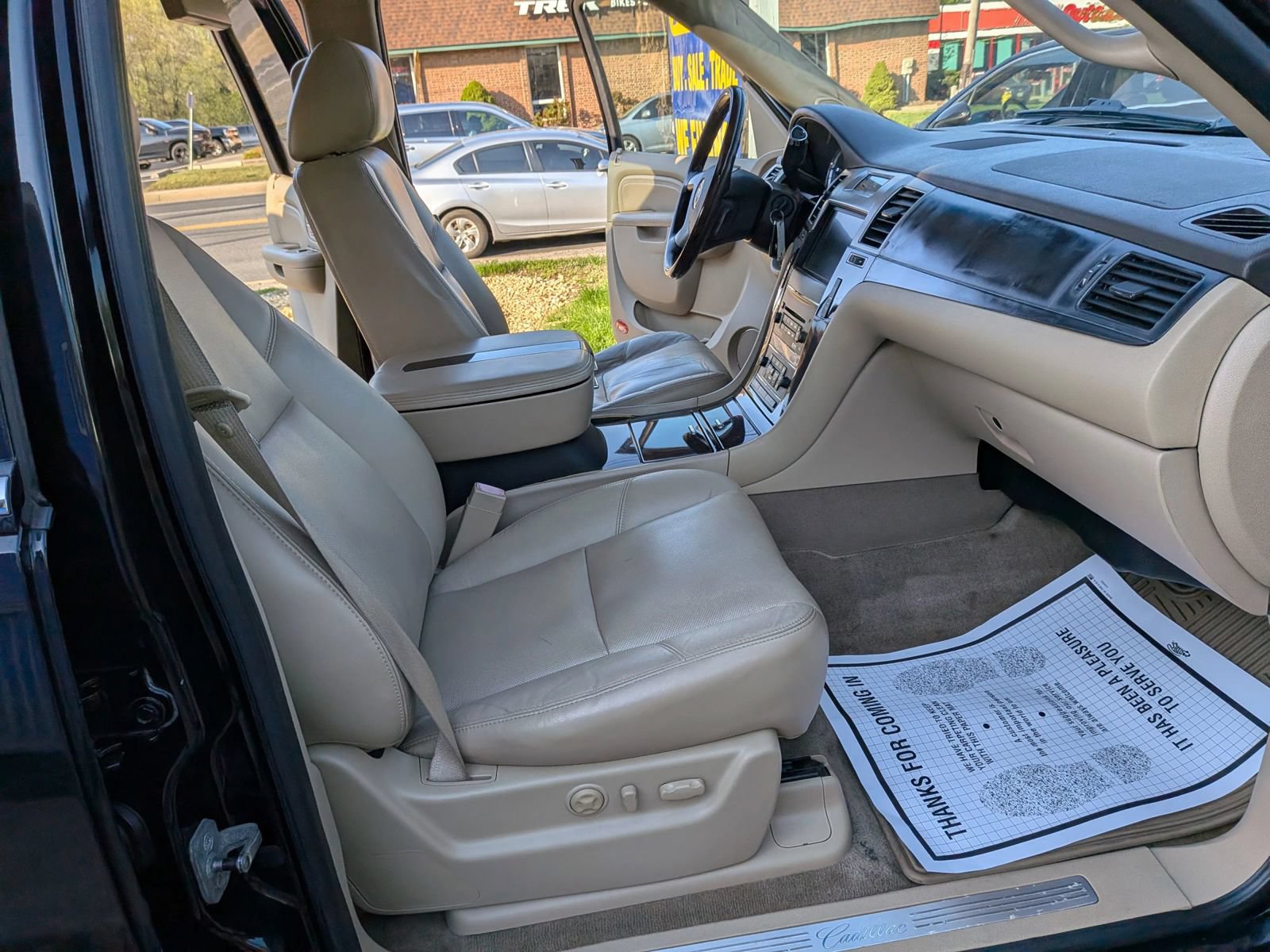 Used 2011 Cadillac Escalade Premium AWD/4WD image 40