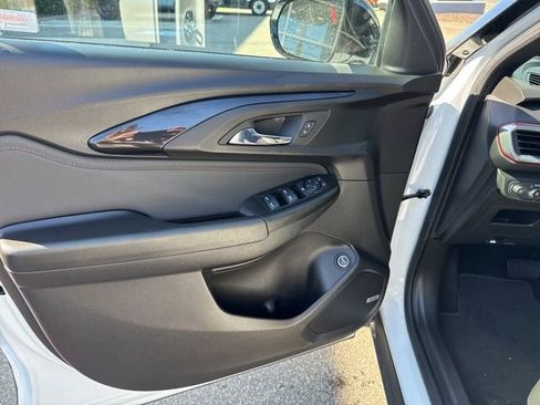 Used 2023 Chevrolet TrailBlazer RS w/ Sun and Liftgate Package AWD/4WD image 18