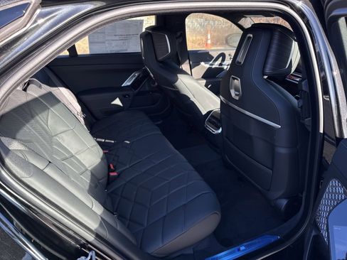 New 2026 BMW i7 M70 image 32