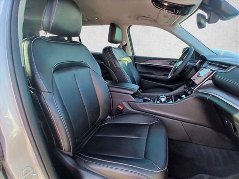 Used 2024 Jeep Grand Cherokee L Limited w/ Black Appearance Package AWD/4WD image 21