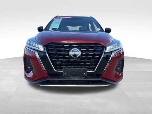 Used 2023 Nissan Kicks SR w/ SR Premium Package FWD image 4