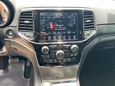 Used 2020 Jeep Grand Cherokee Limited RWD image 24