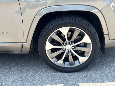 Used 2019 Jeep Cherokee Overland FWD image 10