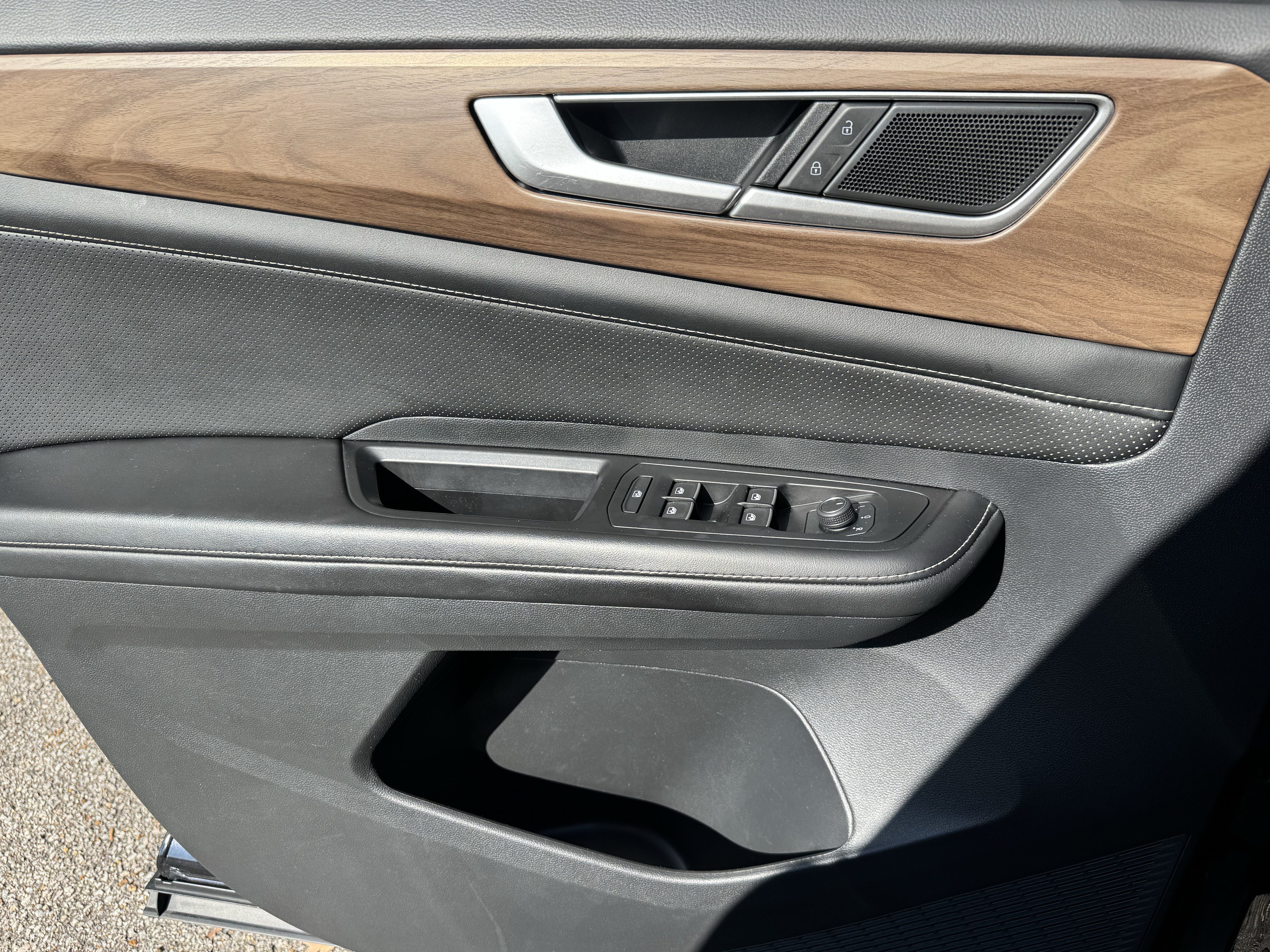 Certified 2024 Volkswagen Atlas SE FWD image 9
