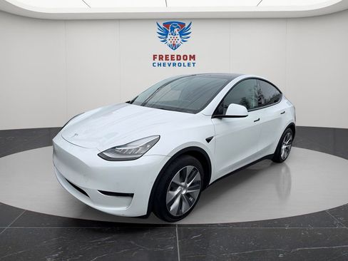 Used 2022 Tesla Model Y Long Range image 3