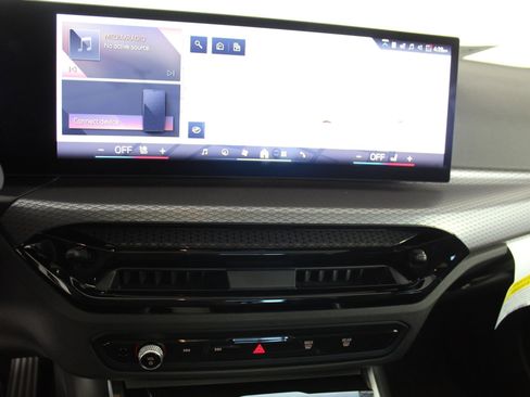 Used 2025 BMW 330i xDrive Sedan w/ Convenience Package image 33