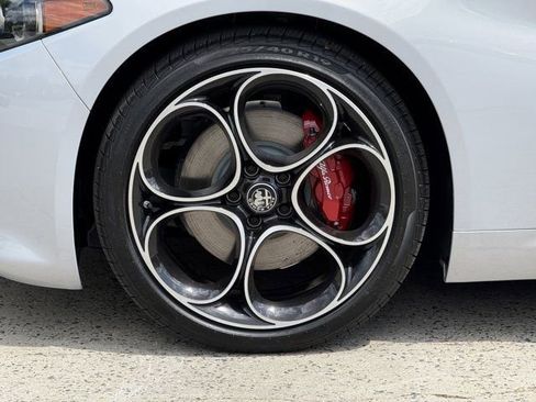 New 2025 Alfa Romeo Giulia w/ Veloce Package Rwd image 10
