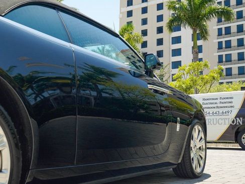 Used 2016 Rolls-Royce Dawn image 23