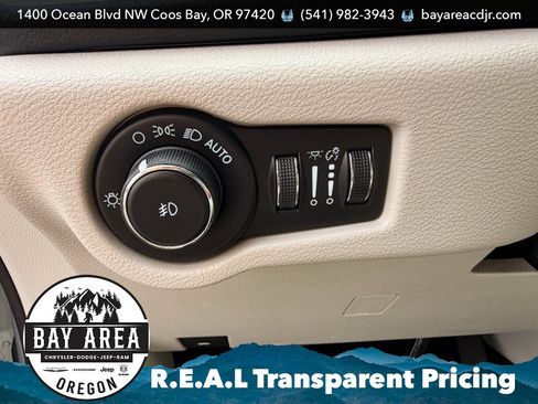 Used 2021 Chrysler Pacifica Touring-L FWD image 19