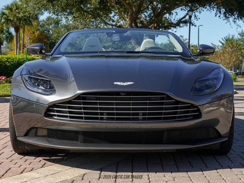Used 2020 Aston Martin DB11 Volante image 13