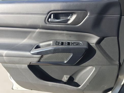 Used 2024 Nissan Pathfinder SV w/ SV Premium Package image 12