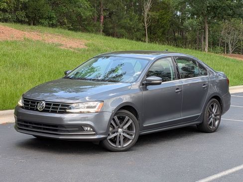 Used 2018 Volkswagen Jetta SEL FWD image 1