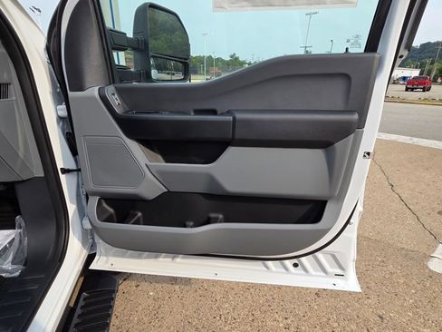 New 2026 Ford F550 4x4 Regular Cab Super Duty w/ XL Chrome Package image 11