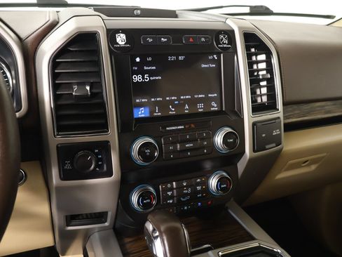 Used 2019 Ford F150 Lariat w/ Equipment Group 502A Luxury AWD/4WD image 5