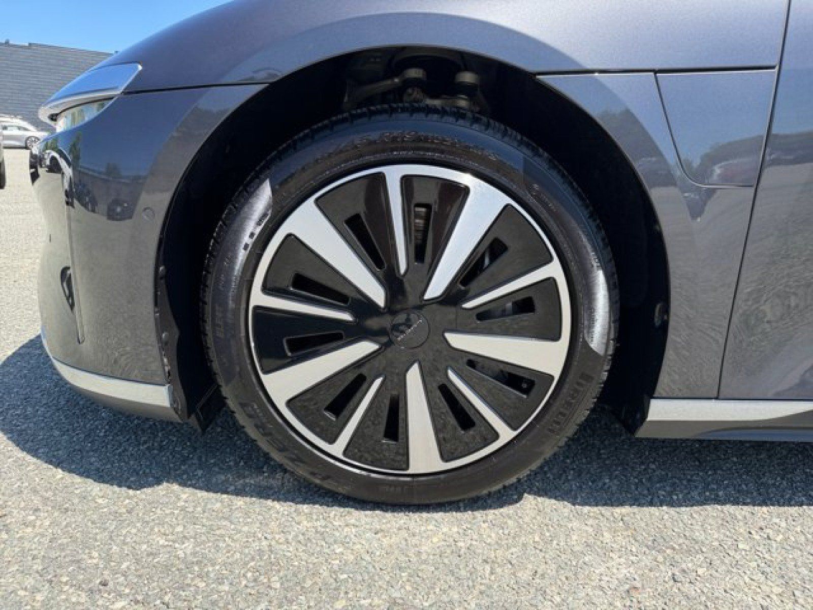 Used 2024 Lucid Air Pure RWD image 9