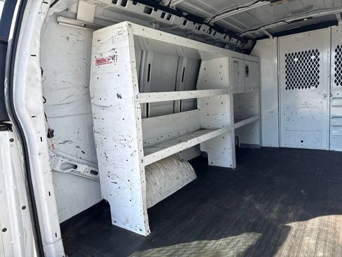 Used 2018 Chevrolet Express 3500 w/ Driver Convenience Package RWD image 12