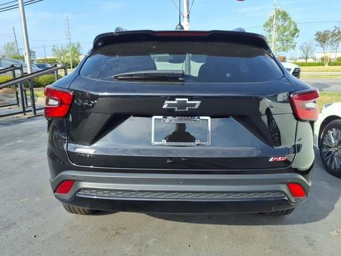 Used 2025 Chevrolet Trax RS w/ Sunroof Package FWD image 2