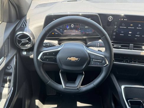 Used 2025 Chevrolet Equinox LT FWD image 27